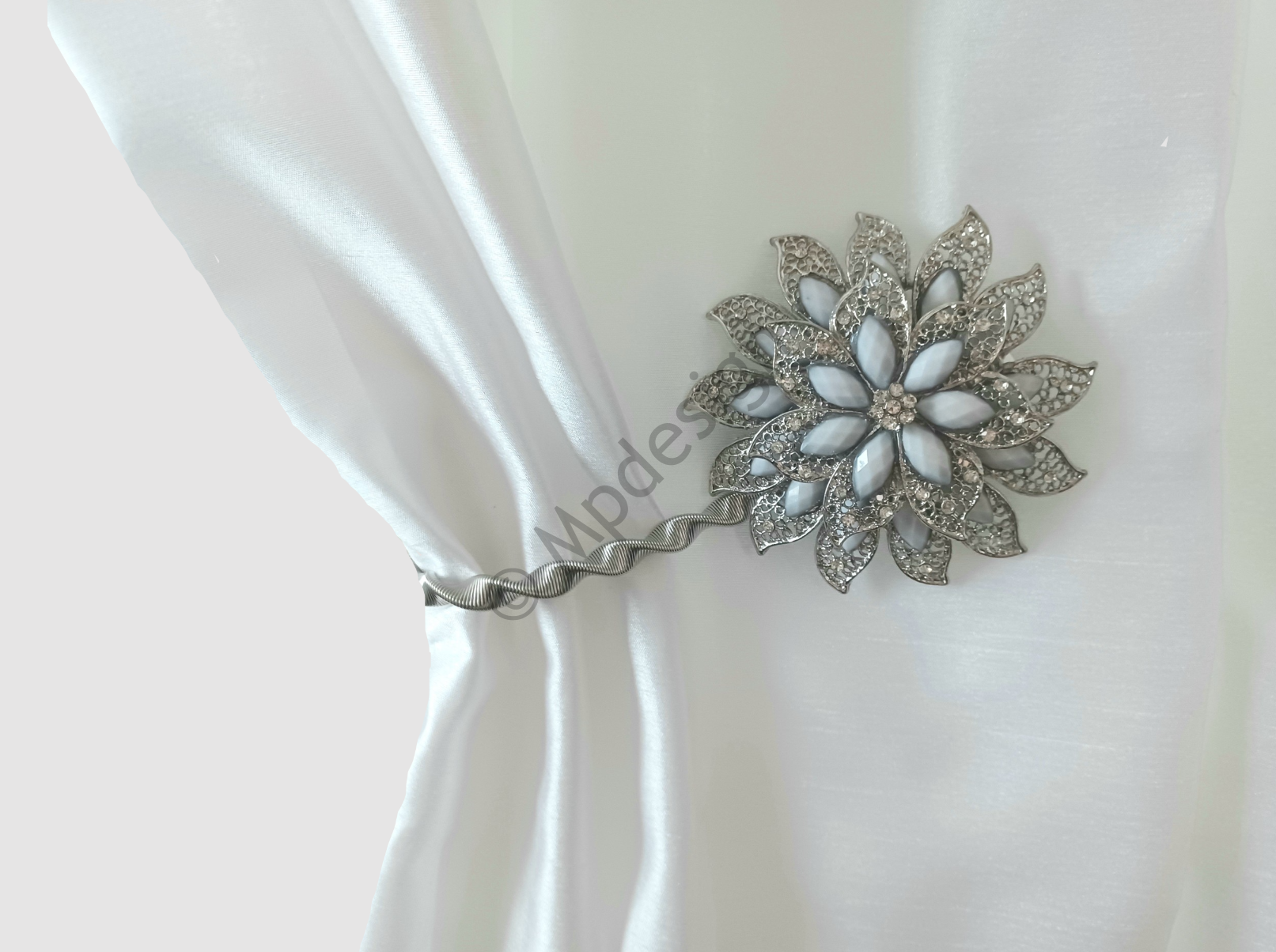 Kukka verhopidike hopea/valkoinen