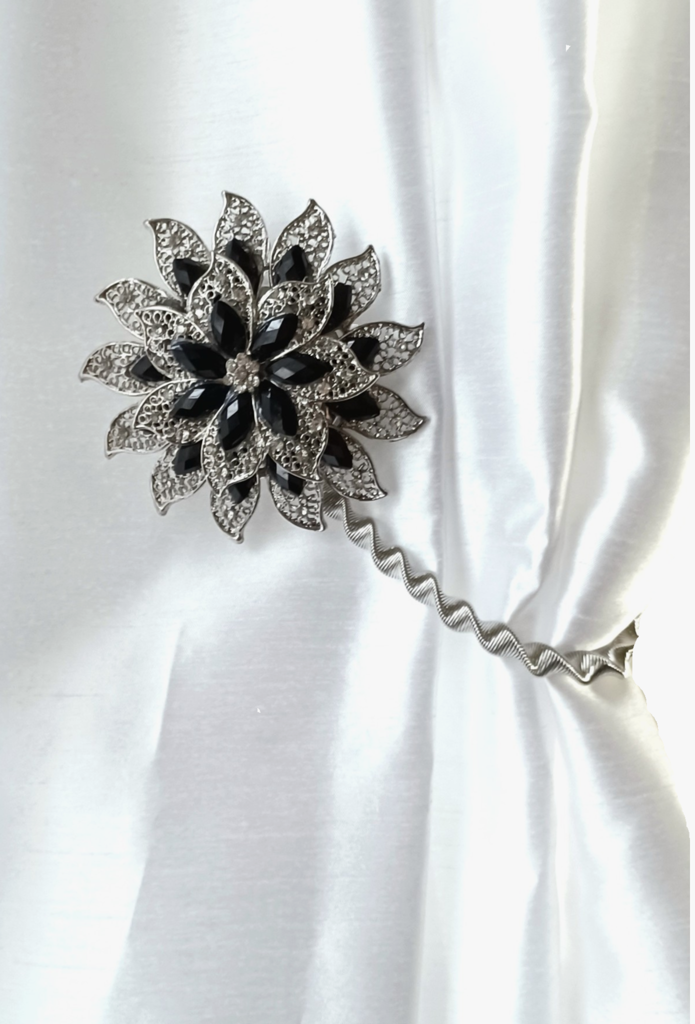 Kukka verhopidike hopea/musta